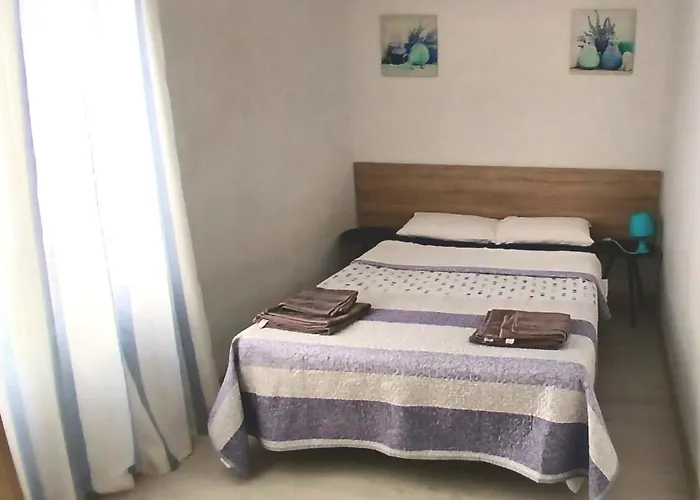 3 Bedroom 150 M From The Beach